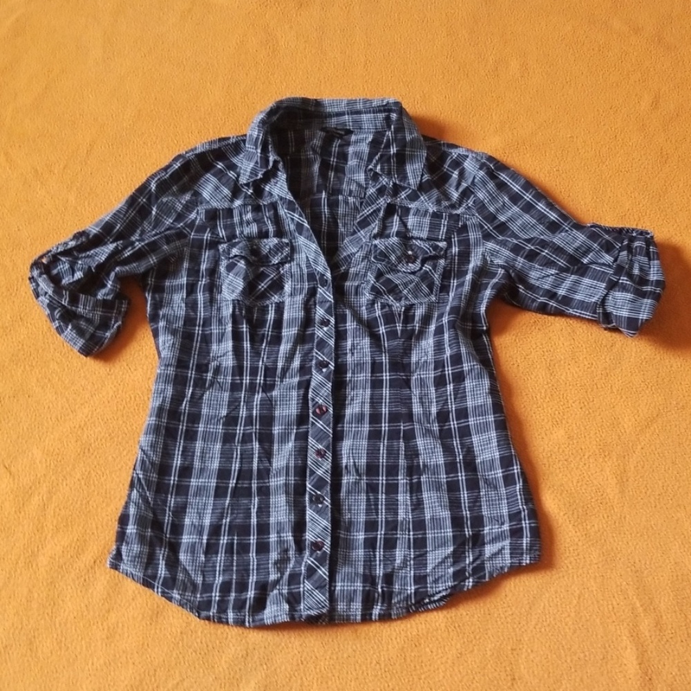 EUC Guess Women  3/4 Sleeve shirt  Medium